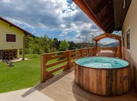 Sunflower House with Jacuzzy and Sauna