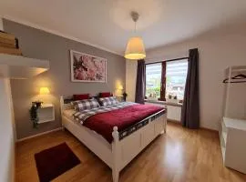 Anjas Ferienwohnung in Syke-am Bahnhof, zentral aber ruhig, 2 Zimmer, Terrasse, Parkplatz, Bremen nur 25 km