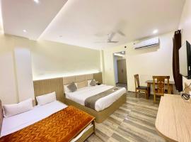 Near Mahakaal Temple Hotel # PRA-KASH ! Ujjain,Near Railway station, Fully Air conditioned Rooms Prime Location wifi- Lift and PARKING,Facilities, BEST HOTEL IN UJJAIN，位于乌贾因的酒店