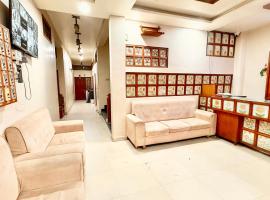 Near Mahakal Temple Hotel P and L ! Ujjain,Near Railway station ,Fully Air conditioned Rooms And Spacious, with Wi-Fi , BEST HOTEL IN UJJAIN，位于乌贾因的酒店