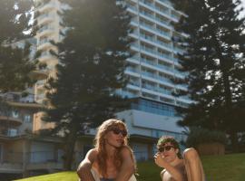 Jacob Resort Hadera，位于哈德拉的带泳池的酒店