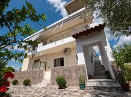Villa Tre Motrat Ksamil