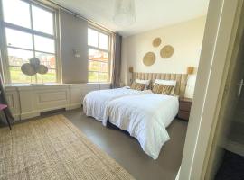 Family Suite, Best Location For Beach Days，位于佐特兰德的酒店
