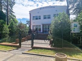 多姆韦博克辛科维斯罗尼斯纳酒店，位于乌斯特卡的酒店