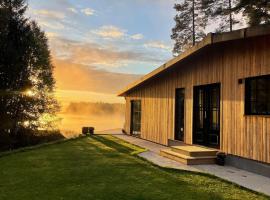 Luxury leisure villa - private beach，位于延雪平的酒店