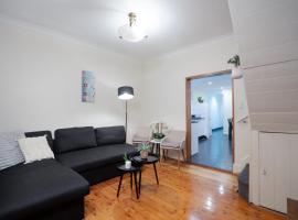 Facilitated 4 BR House & ICC&Darling Harbour-8 mins walk，位于悉尼的酒店