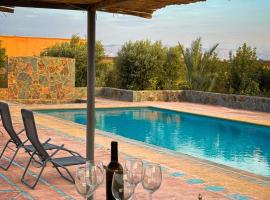 Atlas Agafay Horizon Marrakech Auberge & Luxury Suites，位于Aquine-Mazouz的宠物友好酒店