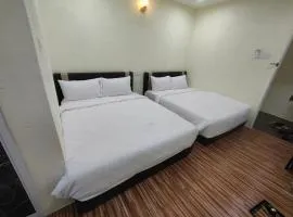 Reds Roomstay Pantai Penarik 1