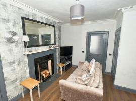 Cosy Ground Floor Victorian Flat in the Heart of Hawick，位于霍伊克的酒店