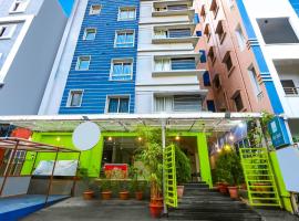 Hotel Blue Dawn Gachibowli, Near DLF Cyber City，位于Gachibowli的酒店