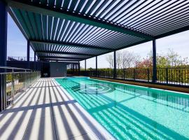 Seaside Garden by Baltic Home Świnoujście，位于斯维诺乌伊希切的带泳池的酒店