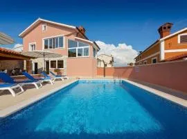 Villa Petra Kastelir by Villsy
