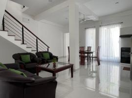 Tranquara Battaramulla - 10 mts to Passport & ID Office，位于巴塔拉穆拉的乡村别墅