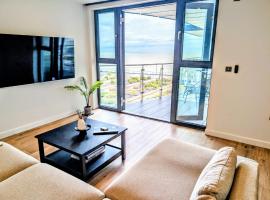 Harbour view-Sleeps 4-Sea View-Parking-Balcony，位于拉姆斯盖特的酒店