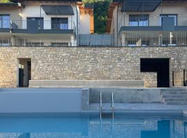 Brighter Days - Two-room apartment with lake view and pool，位于普雷多雷的酒店