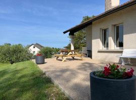 Villa Eléno, au cœur de la région des lacs du Jura，位于Meussia的酒店