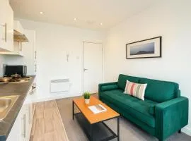2 Bedroom Apartment Near City Centre, Uni & Parks!