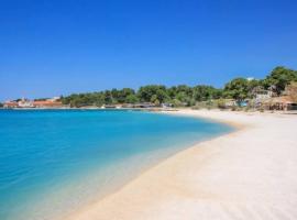 Tiny house JULIJA with jacuzzi，位于圣菲利普雅科夫的酒店