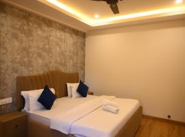 2 BHK The Luxury Stays by Glambirds Apartment，位于索兰的酒店