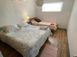 Habitación completa con baño incluido，位于洛斯安第斯的酒店