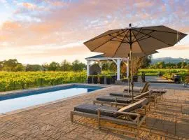 Chic Sonoma Oasis w Pool Bocce Hot Tub Minutes to Downtown