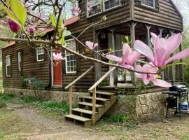 Sunnybrook Cabin, wooded, private with stream, near ATV trails