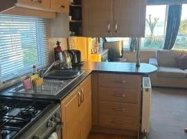 Cosy Caravan, 500 metres from beach, sea view - 57 Pine Ridge