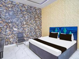 Hotel O Royal vaid G Guest House，位于Pilkhua的酒店