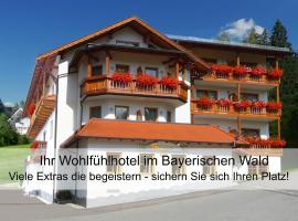 GarniHotel zur Linde - Bayerischer Wald - aktivCard mit 154 kostenfreien Leistungen - kostenloser Parkplatz，位于洛贝格的酒店