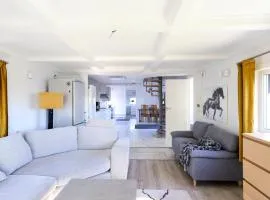8 Beds - Workers Dream Home - Free Parking - Wifi