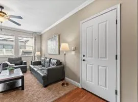 New Trendy 1BR Apartment with Heated Pool Gym & Minigolf