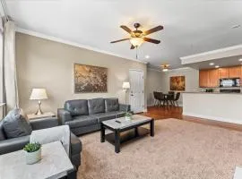 New Cozy & Stylish 1BR with Heated Pool Relaxing Spa & Sauna