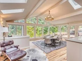 Stay Portland - Sandy Riverfront Mt Hood Cabin! 9 Queen Beds!