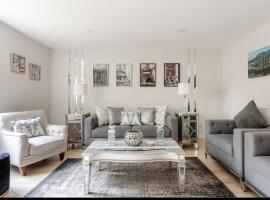 2 Bedrooms in Coquitlam，位于高贵林的酒店