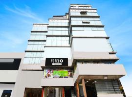 Hotel O Rajarhat Near Chinar Park More Formerly Relyef Inn，位于Salua的酒店