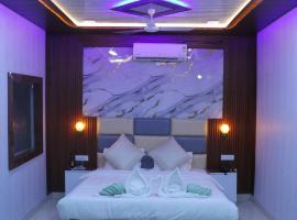 Hotel Sunrise In，位于Bahādurgarh的酒店