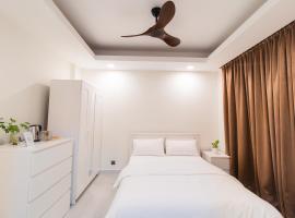 Sunrise Stay 202 Comfy Modern Room in Hulhumale by the Beach，位于胡鲁马累的公寓