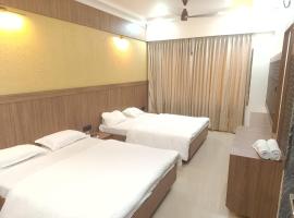 Ambika Family Restaurant and Residency，位于Yeola的酒店