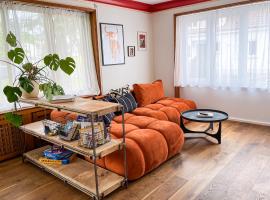 Hacienda Flats - Wundersch&ouml;ne Ferienwohnungen am Seewald，位于腓特烈港的带停车场的酒店