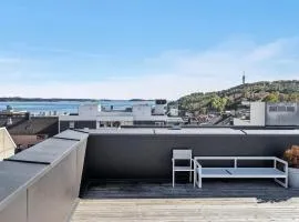 Central apt near beach and city life