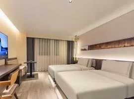 上海徐家汇体育场亚朵酒店