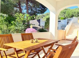 La Casa del Viale - Appartamento a Cala Liberotto a pochi minuti dal mare，位于奥罗塞伊的酒店