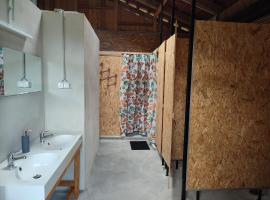 Rustic glamping on a farm，位于拉多夫吉卡的酒店