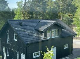 Nybyggt modernt gästhus nära naturen，位于诺尔雪平的公寓