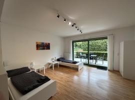 Unterkunft bei Lübeck - Zentral an der A1 - Parkplatz - Terrasse，位于赖因费尔德的酒店