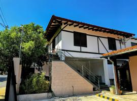 Un refugio rústico con alma y estilo propio，位于亚松森的酒店