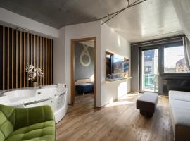 Onyx Luxury，位于萨尔瓦尔的带停车场的酒店