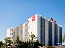 里昂东布隆宜必思酒店