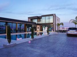 Mega Luxury Villa，位于Rrushkull的酒店