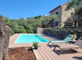 Villa con piscina nel Cilento Casolare Cento Ulivi Luxury & Charme，位于阿谢亚的自助式住宿